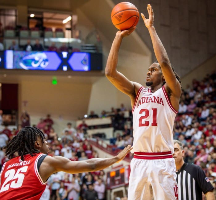 Indiana's Mackenzie Mgbako (21) scores over Wisconsin's John Blackwell (25) during the second half of the Indiana versus Wisconsin men's basketball game at Simon Skjodt Assembly Hall on Tuesday, Feb. 27, 2024.